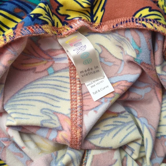 LuLaRoe leggings tall and curvy leaf pattern - Picture 2 of 6